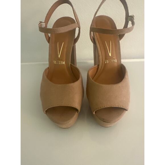 Vizzano tan plate firm heels size 8 NWOT in mint condition - Picture 1 of 10